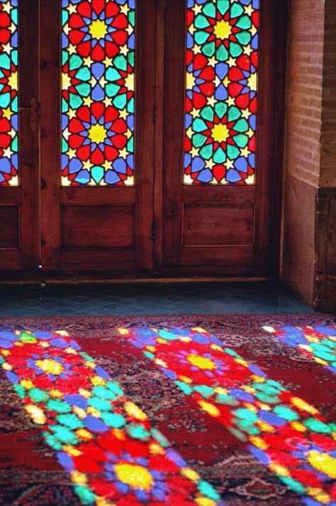 pink mosque in shiraz - nasir al mulk mosque in shiraz - interiors Mirror Wall Decor Ideas, Pink Mosque, Creative Mirror, Glass Tile Bathroom, Glass Aesthetic, Aesthetic Glass, Incredible Photos, Art Mirror, زجاج ملون