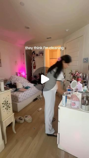 𝗦𝗔𝗧𝗜𝗦𝗙𝗬𝗜𝗡𝗚 𝗖𝗟𝗘𝗔𝗡𝗜𝗡𝗚 on Instagram: "They think I'm cleaning.. 🙂🧼 (🎥 @glowithflo) #reels #cleaning #cleaningmotivation #deepclean #satisfying #satisfyingcleaning" Cleaning Videos Satisfying, Sunday Cleaning, Aesthetic Cleaning, Satisfying Cleaning, Cleaning Room, Funny Clean, Clean Your Room, Cleaning Videos, Cleaning My Room