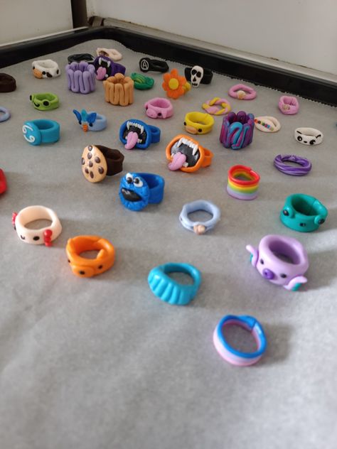 Things To Make Out Of Oven Bake Clay, Easy Clay Rings, Oven Dry Clay Ideas, Things To Make With Oven Bake Clay, Air Dry Clay Rings, Rings Clay, Diy Clay Rings, Easy Clay Sculptures, Diy Crafts For Teens