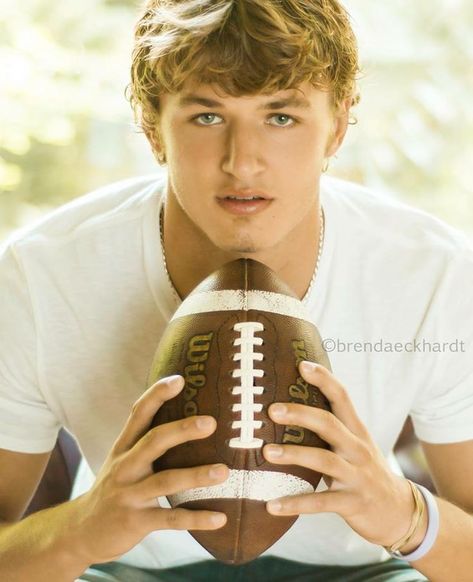 Senior Football Photography, Football Senior Photos, Football Senior Pictures, Senior Pictures Boys Outdoors, Boy Senior Portraits, Senior Year Pictures, Wisconsin Football, Football Poses, Senior Photos Boys