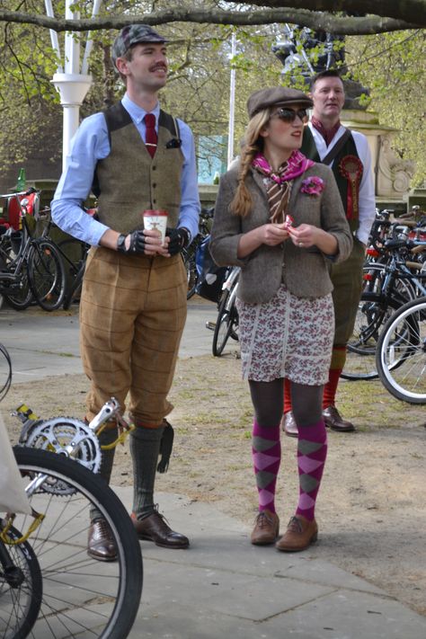 street fashion, london, tweed run, vintage fashion Tweed Aesthetic Men, Vintage Tweed Suits For Fall, Tweed Run London, Street Fashion London, Luxury Menswear-inspired Tweed Jacket, Tweed Ride, Fashion London, Tweed Run, Donegal Tweed