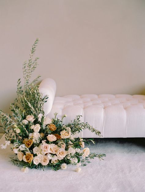 Small Photo Studio, Simple Couch, Gold Wedding Flowers, Sister Of The Groom, Simple Wedding Flowers, Gold Bridesmaid Dresses, Romantic Garden Wedding, Couch Decor, Flower Installation