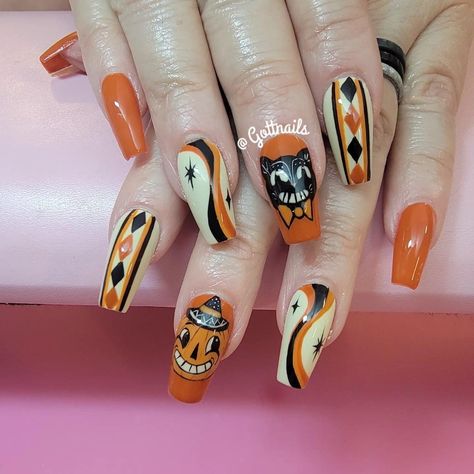 Retro Halloween Nail Art, Mcm Nails Design, Pre Halloween Nails, Vintage Fall Nails, Classic Halloween Nails, 1950s Nails Ideas, Vintage Halloween Nail Art, Mid Century Nails, D&d Nails