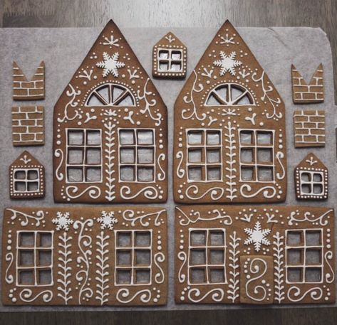 Boho Gingerbread House, Scandinavian Gingerbread House, Pepperkakehus Ideas, Cardboard Gingerbread Houses, Gingerbread House Designs Ideas, Fancy Gingerbread Houses, Cardboard Gingerbread House, Gingerbread House Patterns, Homemade Gingerbread House