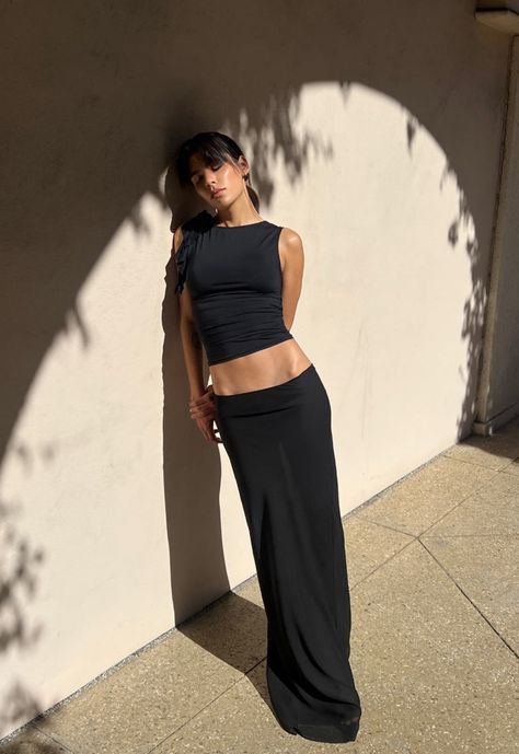 Black Sheer Maxi Skirt, All Black Maxi Skirt Outfit, Summer Black Maxi Skirt Outfits, Long Silk Skirts, Sheer Black Skirt, Black Silk Maxi Skirt, Outfits With Black Maxi Skirt, Maxi Skirt Black Outfit, Low Waisted Long Skirt