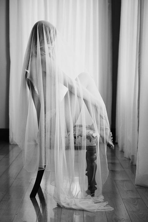 Wedding Photography Poses, Foto Inspiration, Wedding Pics, The Groom, Trendy Wedding, Wedding Photoshoot, Wedding Pictures, Veil, Wedding Photos