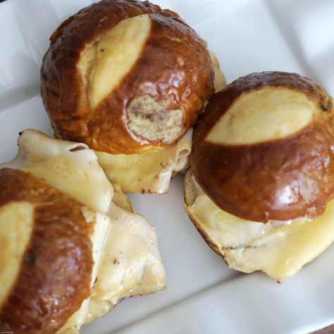 Turkey & Cheese Pretzel Sliders – 5 Boys Baker Pretzel Roll Sandwich, Pretzel Buns Sandwich, Pretzel Bun Sliders, Pretzel Sliders, Pretzel Bread, Pretzel Cheese, Pretzel Rolls, Slider Sandwiches, Pretzel Bun