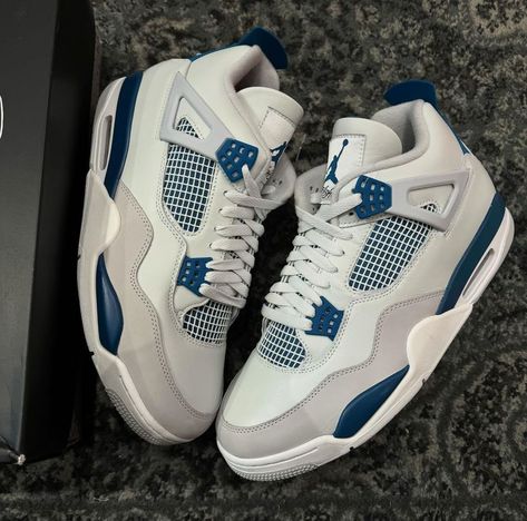 Jordans 4 Blue, Jordan 4s Blue, Jordan 4 Retro Blue, Itzy Clothes, Jordan 4 Military Blue, Zapatillas Jordan Retro, Casual Shoes Women Sneakers, Pretty Sneakers, Fly Shoes