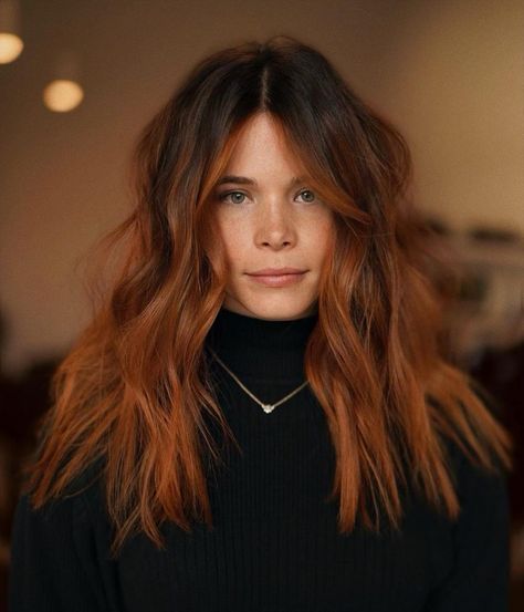 Cinnamon Hair With Shadow Root, Copper With Dark Roots Hair, Dark Roots With Copper Balayage, Cowboy Copper Dark Root, Cowboy Copper With Shadow Root, Dark Rooted Copper Hair, Cowboy Copper Brunette, Cowboy Copper Shadow Root, Auburn With Copper Balayage