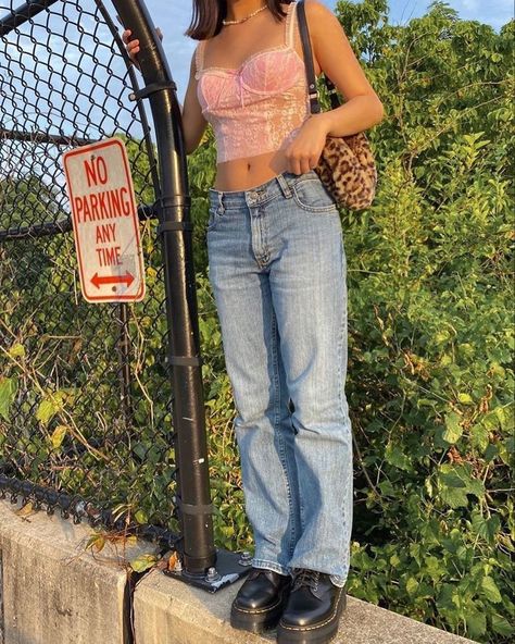 Tank Top Outfit, Skater Girl Outfits, Tank Top Outfits, Top Outfit, Indie Outfits, Foto Pose, Pink Tank, Pink Tank Top, Fashion 2020