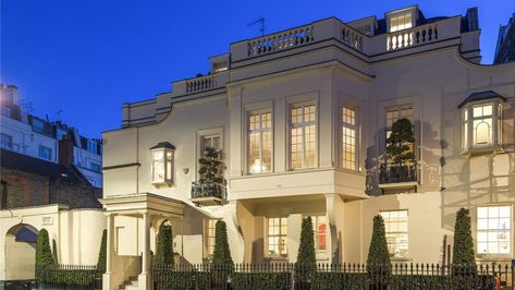 One-off low-build house sold on Eaton Square: An unusual low-build house on…www.PrimeResi.com #LuxuryProperty #PrimeResidential #LuxuryHomes Belgravia London, Eaton Square, London Property, English Heritage, House Sold, 3 Bedroom House, Luxury Property, World Famous, New Builds