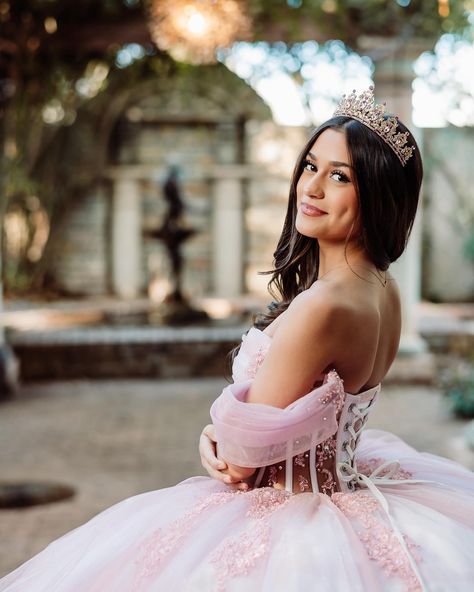 Another set from Lexi’s Quinceanera portrait session. Still humbles, and excites me how beautiful everything came out. At the end of every shoot, I always ask myself if I did everything I could to create beautiful images, and a great experience. Once I’m satisfied with my answer, my next thought is, “What did I learn to help me do even better next time?” I could be wrong, but I think most creative people go through this, or at least something similar. We think about the one day when you f... Quinceanera Photoshoot Ideas Butterfly, Quince Poses Photo Shoots Outside, Quince Poses Photo Shoots Picture Ideas, Quince List, Sweet 16 Poses, Quinceanera Poses Photo Shoots, Quince Photoshoot Ideas With Court, Quinceanera Portraits, Cool Photoshoot Ideas