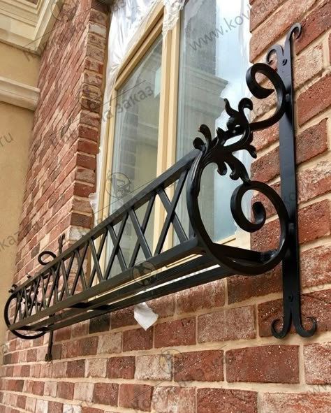 Wrought Iron Window Boxes, Metal Window Boxes, Iron Balcony Railing, Pot Gantung, Balcony Grill, Wrought Iron Design, Wrought Iron Decor, Iron Windows, Balkon Design