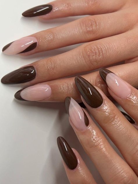 Almond-shaped, dark brown nails with negative space Paznokcie Hello Kitty, Brown Acrylic Nails, Kutek Disney, Unghie Sfumate, Brown Nails Design, Manikur Kuku, Nagel Tips, Beige Nails, Smink Inspiration