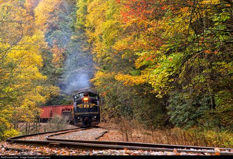 RailPictures.Net Photo: WM 82 Durbin & Greenbrier Valley Railroad EMD BL2 at Hinton, WV by Loyd Lowry West Virginia Travel, Virginia Vacation, Nature Fall, Scenic Train Rides, Scenic Railroads, Virginia Travel, Illustration Blume, Railroad Photography, Alam Yang Indah