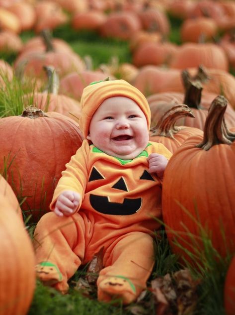 Holiday Baby Pictures, Halloween Baby Pictures, Halloween Baby Photos, 3 Month Old Baby Pictures, Fall Baby Photos, Baby Holiday Photos, Fall Baby Pictures, Photo Bb, Baby Milestones Pictures