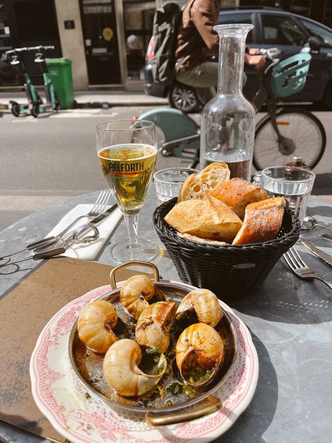 Paris France Food, Escargot Recipe, Streets In Paris, Snails Recipe, Blogger Aesthetic, France Food, Paris Food, Parisian Cafe, Food Board