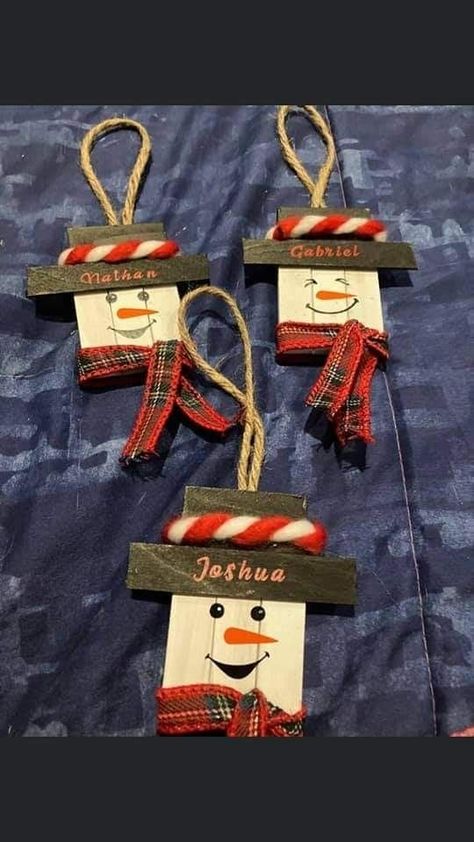 Diy Christmas Ornaments Easy, Handmade Christmas Crafts, Christmas Crafts For Gifts, Christmas Wood Crafts, Christmas Ornaments Homemade, Snowman Ornaments, Christmas Ornament Crafts, Christmas Crafts Decorations, Handmade Christmas Ornaments