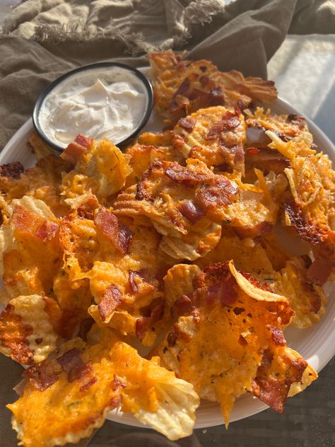 Super Bowl Crack (Cheddar Bacon Ranch Chips) Potato Chip Nachos, Supper Bowl, Super Bowl Dips, Potato Nachos, Bacon Ranch Potatoes, Easy App, Superbowl Appetizers, Football Party Food, Best Appetizer Recipes