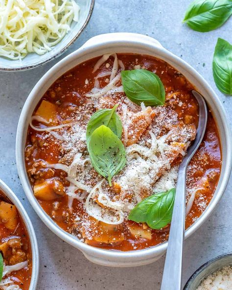 One Pot Lasagna Soup Recipe - Healthy Fitness Meals Macro Friendly Lasagna Soup, Lasagna Recipe Soup, Macro Dinner, Lasagna Recipe Without Ricotta, One Pot Lasagna Soup, Soup Lasagna, Cheesy Soup, Lasagne Soup, One Pot Lasagna