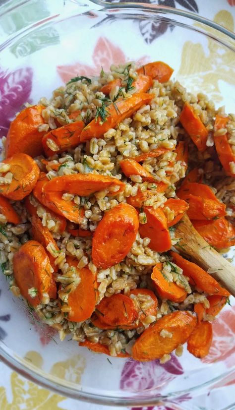 Ugly Vegan Kitchen - Roasted Carrots and Farro with Citrus, Ginger and Dill Farro Recipes, Carrots Side Dish, Dill Recipes, Vegan Kitchen, Roasted Carrots, Veggie Dishes, Vegetable Dishes, Vegetarian Dishes, Veggie Recipes