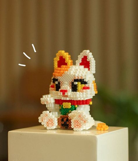 3d Perler Bead Patterns, Perler Bead Designs, Hama Beads 3d, Perler Beads Ideas, Fortune Cat, Cat 3d, 3d Perler Bead, Art Perle, Diy Perler Bead Crafts