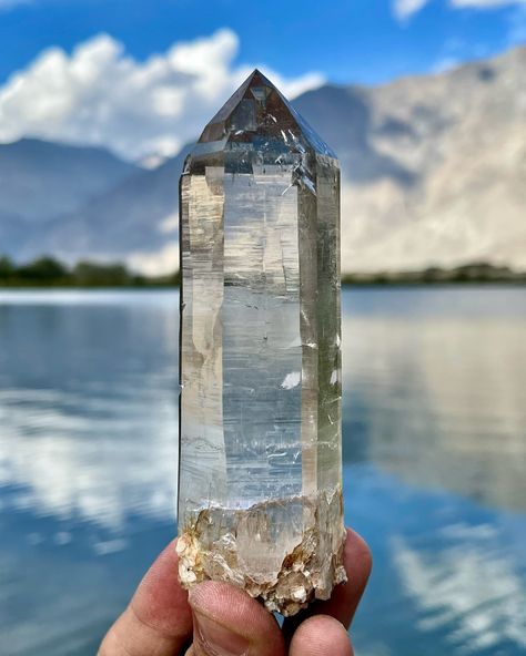 Beautiful and Aesthetic Quartz crystal from hashupi shigar valley Skardu | Quartz crystals are beautiful and fascinating! They’re known for their clarity, durability, and unique hexagonal shape. They come in various colors like clear, smoky, and rose quartz. People believe they have healing properties and use them for meditation and energy work. Quartz crystals are also used in technology, such as watches and computers, because of their ability to generate a precise electrical charge. They’... Stanislav Szukalski, Transparent Aesthetic, Quartz Benefits, Mohs Scale, Crystal Pyramid, Rare Stone, Energy Work, Quartz Crystals, Crystal Grid