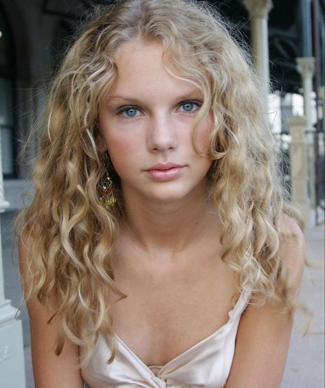 👫#Tumblr #Taylor_Swift_Debut_Album #Wallpaper_Taylor_Swift #Blue_Eyes_Blonde👫TTPD Photo Of Taylor Swift, Young Taylor Swift, Taylor Swift Photoshoot, Photos Of Taylor Swift, Taylor Swift Web, Estilo Taylor Swift, All About Taylor Swift, Swift Photo, Taylor Swift Album