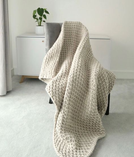 Sophina Throw - Exquisite Crochet UK Crochet Throw Rugs, Crochet Uk, Bulky Yarn Crochet, Tunisian Crochet Blanket, Chunky Crochet Blanket Pattern, Large Crochet Hooks, Crochet Rugs, Throw Blanket Pattern, Tunisian Crochet Hook