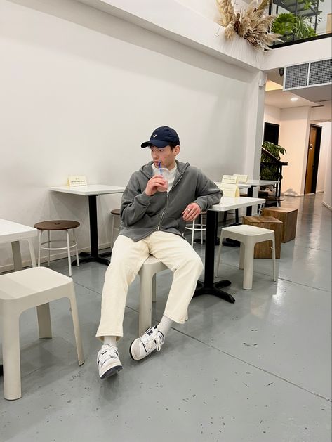 New Balance 550 White Grey Outfit Men, Gray Zip Up Hoodie Outfit Men, New Balance 550 Outfits Men, New Balance White Outfit, New Balance 550 White Grey Outfit, White Sweatpants Outfit Men, Creme Pants Outfit Men, Beige Denim Pants Outfit, Beige Zip Up Hoodie Outfit