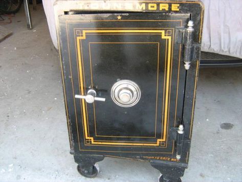 antique safe Vintage Safe, Fridge Ideas, Antique Safe, Camper Remodeling, Beer Fridge, Safety Box, Sewing Cabinet, Chill Room, Safe Lock