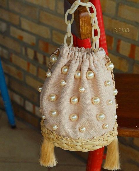 Crochet Potli Bag, Desain Tote Bag, Handmade Fabric Bags, Bags Patterns, Crochet Purse Pattern Free, Sac Diy, Potli Bag, Purse Pattern, Diy Bag Designs