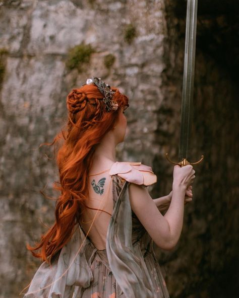 Red Hair Inspiration, Fairytale Photography, Ginger Girls, Girls With Red Hair, Fairy Fashion, Free Dresses, Fall Photoshoot, Princess Aesthetic, Clothes Horse