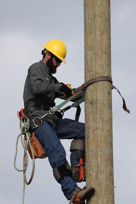 Construction Workers Photography, Electrician Outfit, A Court Of Mist And Fury, Busy People, Construction Projects, Animation Reference, Men Formal, Construction Worker, To The Rescue