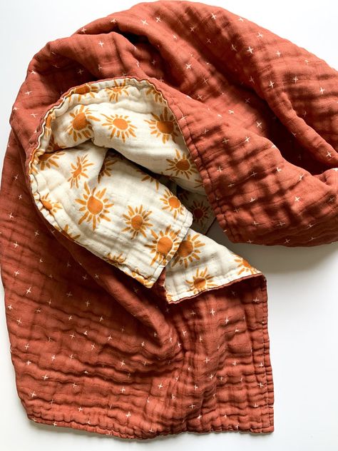 Muslin Quilt Pattern, Waffle Fabric Sewing Ideas, Muslin Quilt Diy, Double Gauze Quilt, Baby Blanket Sewing Ideas, Neutral Quilts Ideas, Quilt Bedding Ideas, Burnt Orange Nursery, Rust Quilt