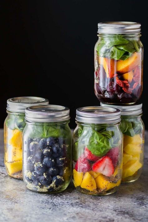 5 frozen smoothie packs that are zero waste! Assemble your breakfast smoothie ingredients in pint jars and you don't need any wasteful plastic bags. Banana free and free from added sugar. #sweetpeasandsaffron #mealprep #smoothies #smoothiepack #freezer #zerowaste Frozen Smoothie Packs, Best Meal Prep Containers, Smoothie Jar, Make Ahead Smoothies, Jar Recipes, Fruit And Veggies, Best Meal Prep, Overnight Oat, Breakfast Smoothie Recipes