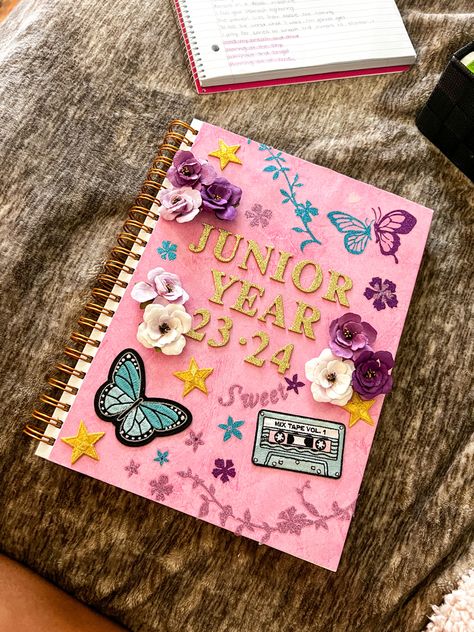 College Photo Album Ideas, Autobiography Scrapbook Ideas, Junior Year Scrapbook, Bestie Scrapbook, Highschool Memories, Senior Book, Senior Scrapbook Ideas, Memory Book Cover, 2023 Recap