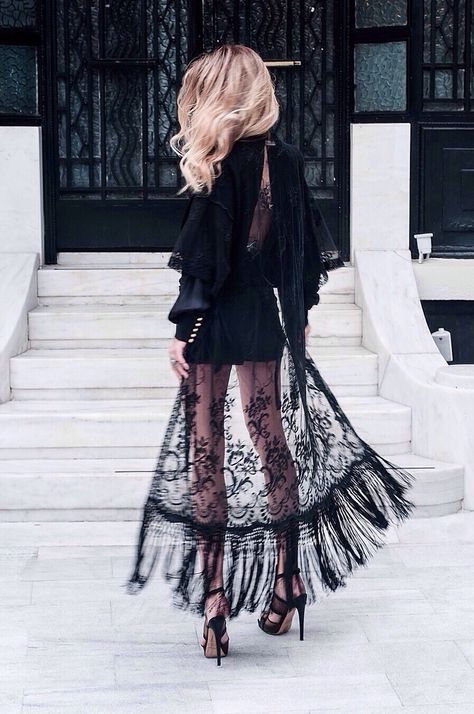 Gorgeous black lace gown Stil Rock, Black Lace Kimono, Estilo Hippie, Lace Kimono, Black Everything, Looks Black, Looks Street Style, All Black Everything, Yohji Yamamoto