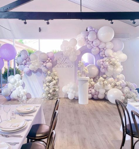 Livin’ for a lilac moment ☁️💜 Acrylic Sign @laserlabco Arches & Cake Plinth @luxeeventhireadelaide Balloons us 🥰🥰 Cake… | Instagram Lilac Themed Birthday Party, Lilac Baby Shower Ideas, Cake Plinth, Quince Colors, Cake Instagram, 15th Birthday, Acrylic Sign, Girl Baby Shower, Girl Baby