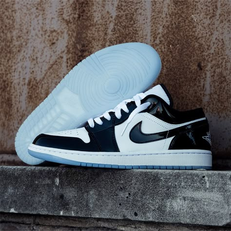 Step up your sneaker game with the iconic Air Jordan 1 “Concord” 🔥 White leather, black patent leather details and the classic AJ11-inspired insoles make these a must-have 🙌 #AirJordan1 #AirJordan1 #Concord #SneakerHead #SneakerGame #SneakerStyle #SneakerFashion #Kicksoftheday #Sportswear #Streetwear #Fashionista #OutfitGoals #SneakerCommunity #SneakerAddict #SneakerLovers #SneakerCollector #SneakerObsession #SneakerOfTheDay #SneakerPorn #topsandbottoms Jordan 1 Concord, Nike Jordan 1 Low, Air Jordan 1 Outfit, Nike Air Jordan 1 Low, All Nike Shoes, Sneaker Lovers, Retro 4, Sneakers Addict, Sneaker Games