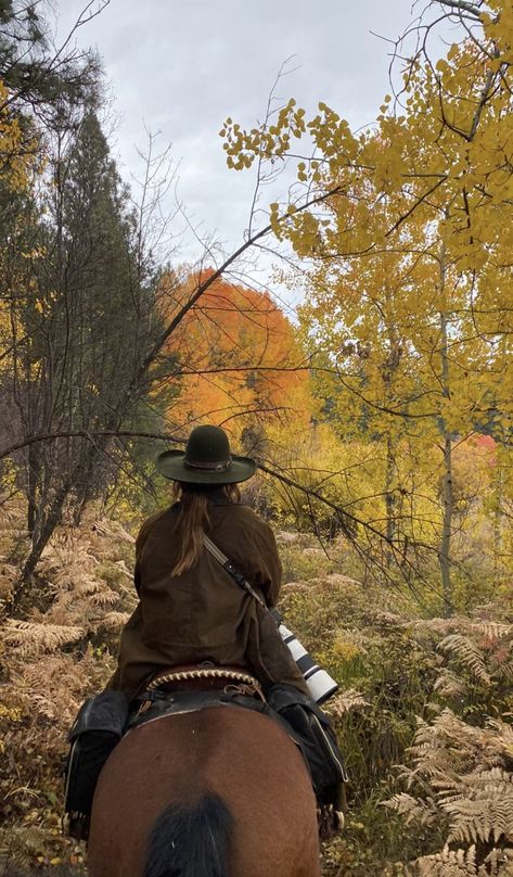 Country Fall Aesthetic, Riding Aesthetic, Horseback Riding Trails, Western Winter, Cowboy Aesthetic, Cowgirl Aesthetic, Country Roads Take Me Home, Western Riding, Western Aesthetic