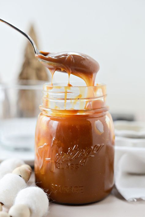 Caramel Brûlée, Make Caramel Sauce, Caramel Brulee, Caramel Brulee Latte, How To Make Caramel, Chewy Brownies, Homemade Caramel Sauce, Caramelized Sugar, Salted Caramel Sauce