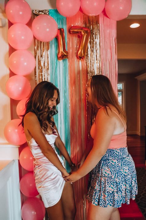 Preppy Party Decorations, Vsco Friends, Pink Friends, 17 Birthday, Preppy Party, Birthday Freebies, Bestie Birthday, Girl Bday Party, Birthday Pics