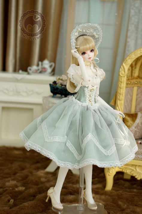 Dresses for BJD Girls Available size Volks SD16 Girl, also fit for Dollfie dream 3 L breast and Smart doll M breast The price includes : Hat Corset Tube top Skirt Bloomers Socks Shipment : This product is in stock, can be shipped in 7-10 business days 1800s Aesthetic, Bjd Accessories, Bjd Outfits, Doll Anime, Bjd Dolls Girls, Dollfie Dream, Dolls Bjd, Birdcages, Rose Green