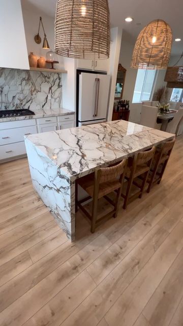 Neolith Calacatta Luxe, Oyster Kitchen, Calacatta Luxe, Neolith Calacatta, Lux Kitchen, Rochester Homes, Kitchen Stone, Luxe Kitchen, Porcelain Countertops