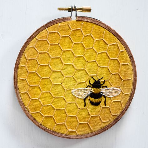 Honey to the bee that's you for me~ Haft Vintage, Bee Artwork, Diy Broderie, 자수 디자인, Painting Painting, Hand Embroidery Stitches, Embroidery Hoop Art, Paint Painting, Hand Embroidery Patterns