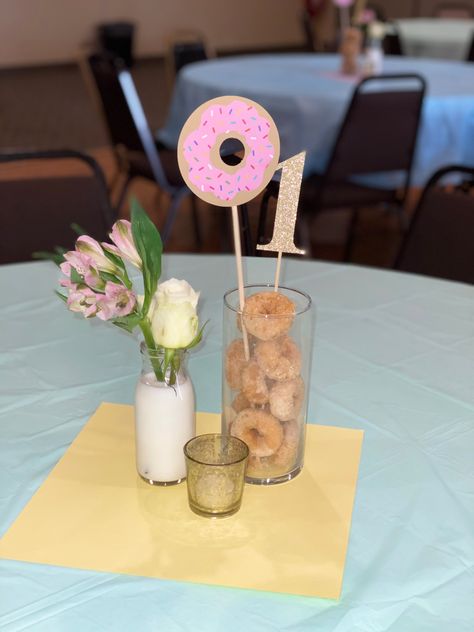 Donut Birthday Party Table Decor, Donut Birthday Centerpieces, Donut Table Centerpiece, Sweet One Birthday Theme Centerpieces, Donuts Centerpieces, Donut Birthday Centerpiece Ideas, Donut Centerpiece Ideas, Sweet One Centerpieces, Donut Party Centerpieces