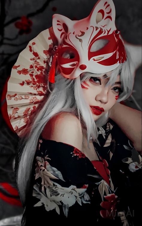 Kitsune Cosplay Nine Tailed Fox Cosplay, Kimono Halloween Costume, Kitsune Mask Cosplay, Kitsune Makeup Halloween, Halloween Japanese Costumes, Kitsune Halloween Costume, Japanese Halloween Makeup, Kitsune Photoshoot, Halloween Costume Korean