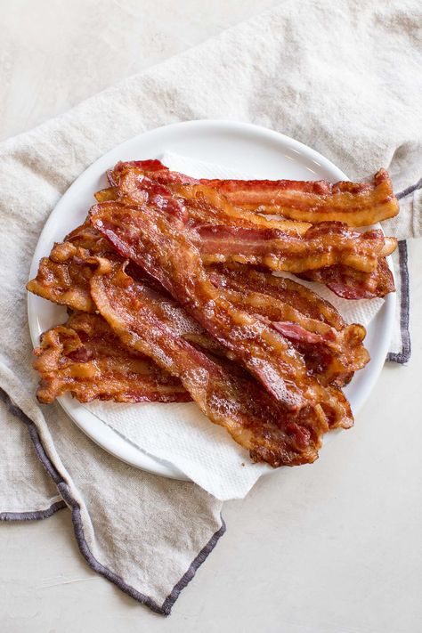 Cooking Bacon in the Oven Cooking Turkey Bacon, Bacon In The Oven, Cooking Bacon, Bacon Salad, Candied Bacon, Air Fryer Recipes Easy, Cooking Turkey, Air Fryer Recipes Healthy, Bacon Recipes