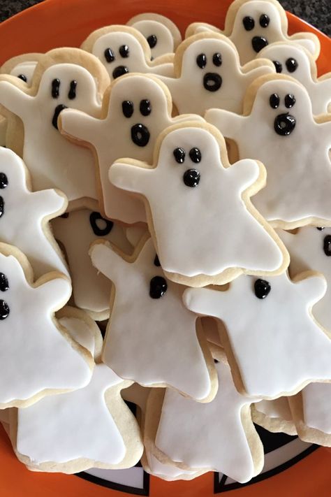 Snack Halloween, Biscuits Halloween, Halloween Sugar Cookies Decorated, Soft Sugar Cookie, Halloween Backen, Spice Sugar Cookies, Soft Sugar Cookie Recipe, Wallpaper Food, Halloween Cookie Recipes